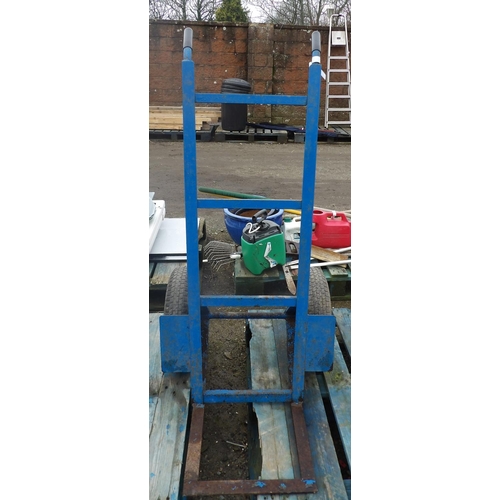 60 - A heavy duty sack truck