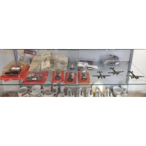 189 - An accumulation of military and aviation models by Del Prado and other makers