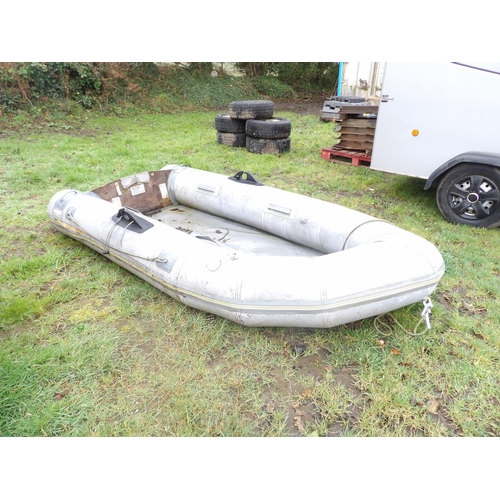 22 - An Avon Rover R3-10 inflatable dinghy