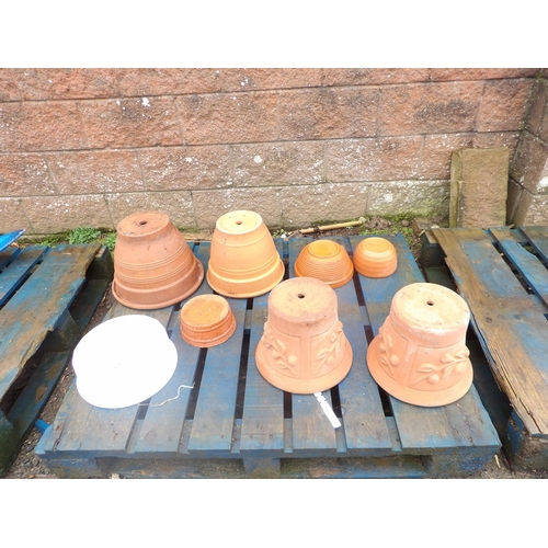 43 - Assorted terracotta and other pots and planters