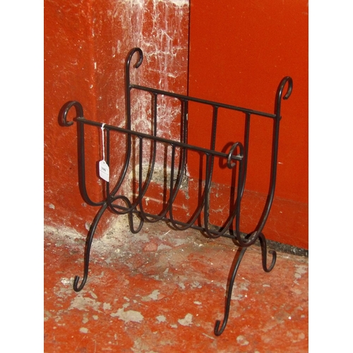 390 - A wirework magazine rack