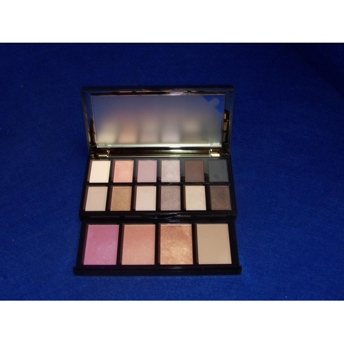 138 - A Lancome Holiday 2022 eye and face palette limited edition
