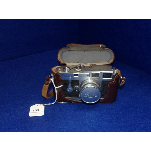 139 - A vintage Leica M3-742 406 camera and case