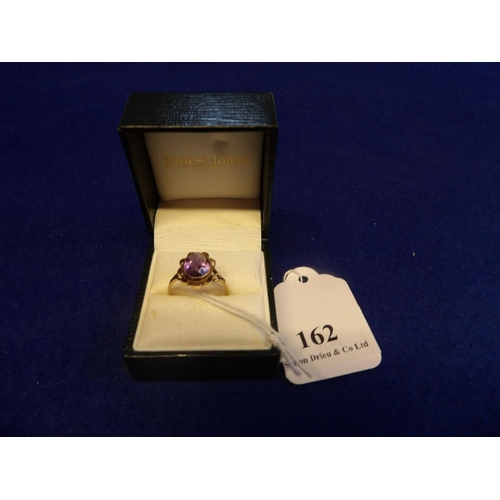 162 - A 9 carat gold ring set with an amethyst (1 carat) - size R