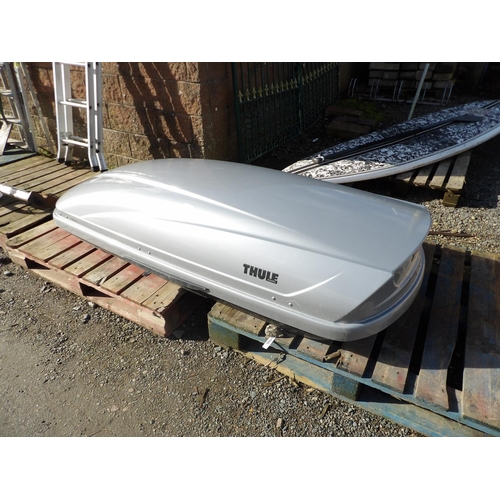 29 - A Thule Motion XL vehicle roof box