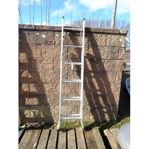 31 - An aluminium three way domestic combination ladder