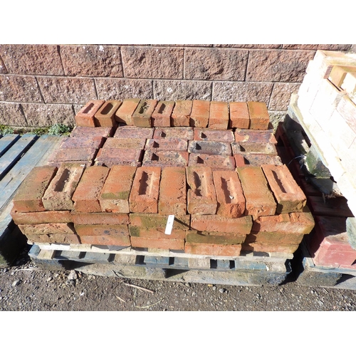 38 - Assorted vintage and other red bricks