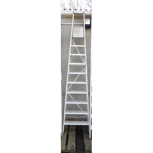 45 - An aluminium ten tread step ladder