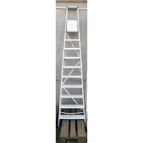 46 - An aluminium ten tread step ladder
