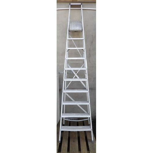 47 - An aluminium ten tread step ladder