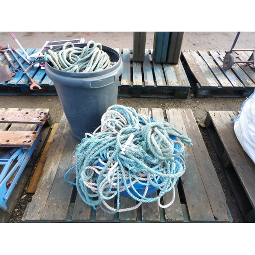 71 - A quantity of pot rope and other rope