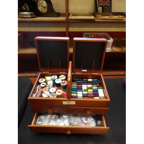 309 - A lady's retro work box containing an assortment of haberdashery