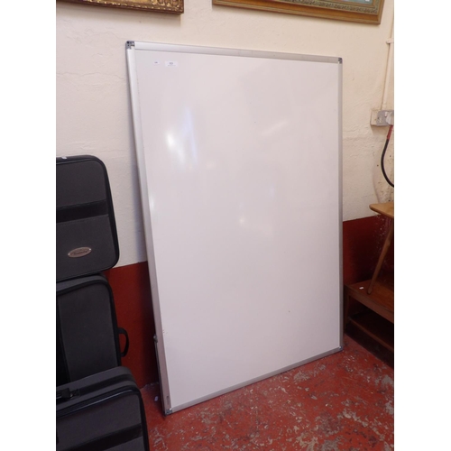 323 - A nobo white board