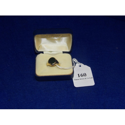 160 - A 9 carat gold signet ring (size S)