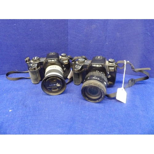 210 - Two Minolta Dynax 600 si classic cameras