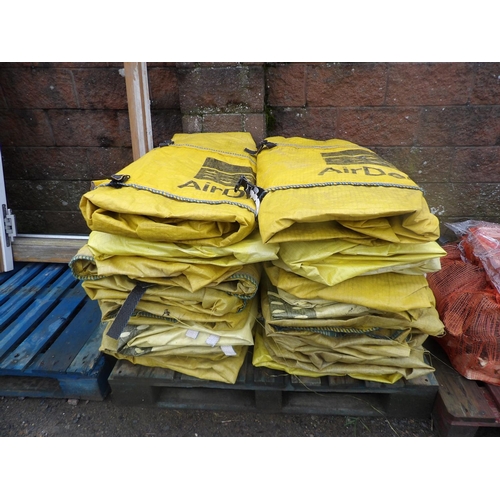 41 - A quantity of AirDeck bags