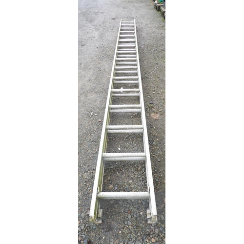 53 - An aluminium sixteen tread double extension ladder