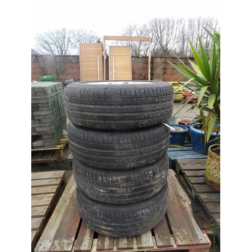 66 - A set of four Land Rover aluminium wheels and tyres - 255/55R20