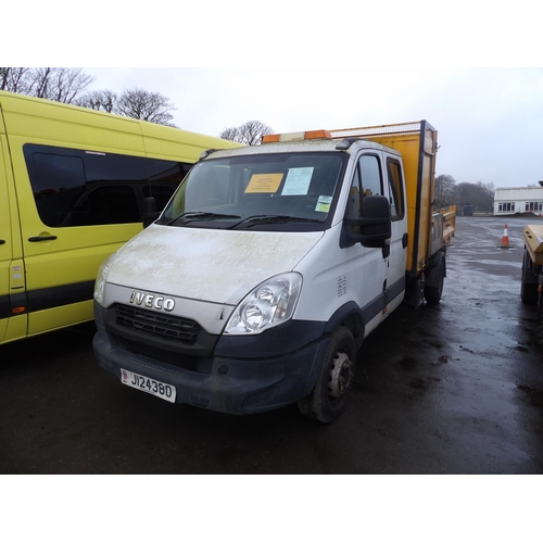 20 - A 2014 Iveco 70C17 3.0 TDi crew cab tipper J124380 (diesel/manual), odometer reading 32,702 miles on... 