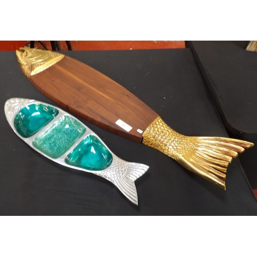 224 - A large wooden salmon platter together with an hors d'oeuvre dish modelled in the form of a fish