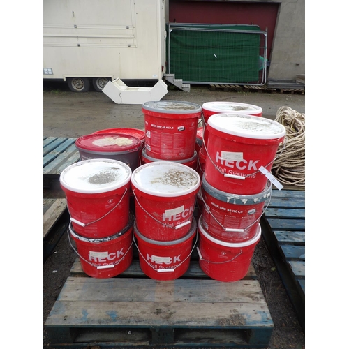 62 - A quantity of 25kg buckets of Heck SHP 4S KC1,5 wall systems