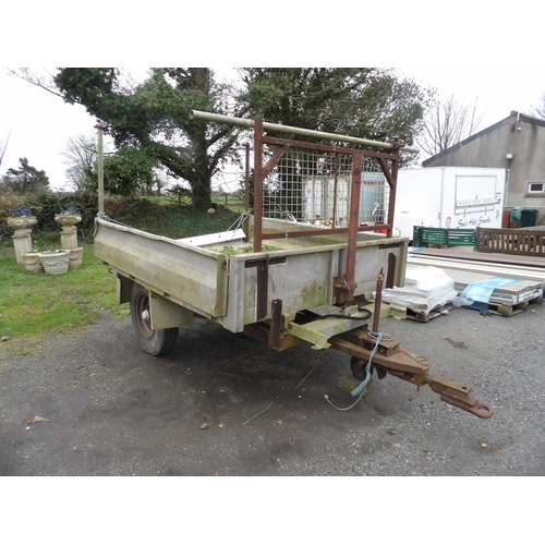 24 - A hydraulic tipping trailer with aluminium body