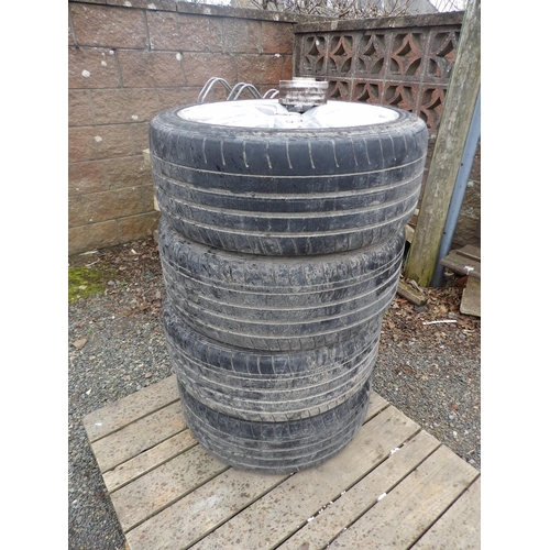 37 - A set of four Mercedes Benz aluminium wheels fitted 255/40R21 tyres