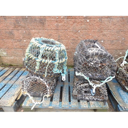 49 - Three parlour lobster pots together with an inkwell pot