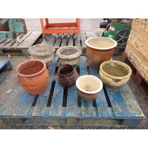 57 - Assorted garden pots and urns