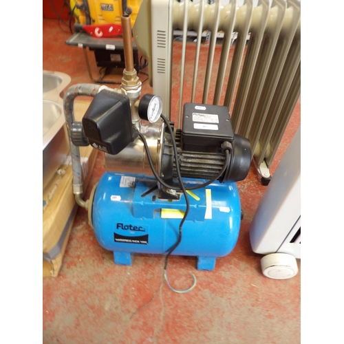 85 - A Flotec water pump and pressure vessel