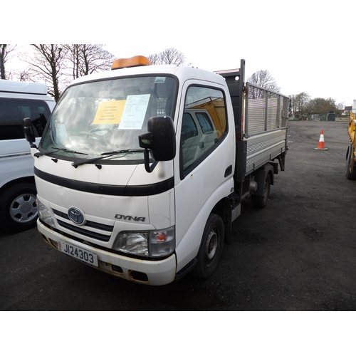 17 - A 2014 Toyota Dyna 300 3.0 TDi tipper with rear tail lift J124303 (diesel/manual), odometer reading ... 