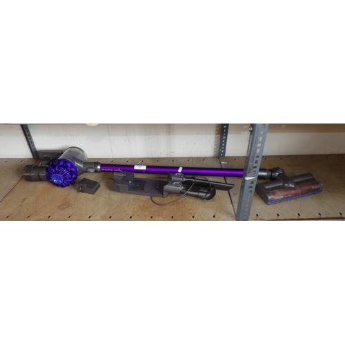 115 - A Dyson V6 Animal rechargeable vacuum cleaner