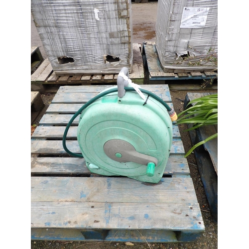 82 - A Hozelock hose reel