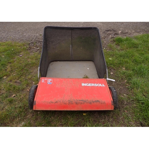 20 - An Ingersoll trailed grass/leaf collector