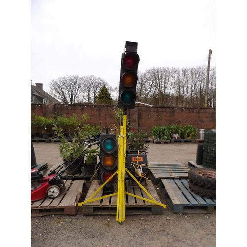 52 - A set of Pike road traffic signals and accessories