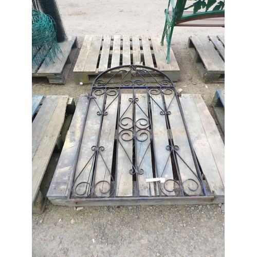 55 - A wrought iron arched entrance gate (5' high x 34