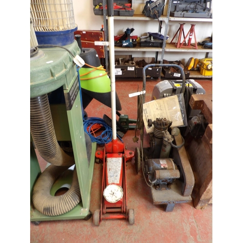 76 - A Sealey 2.25 ton hydraulic trolley jack