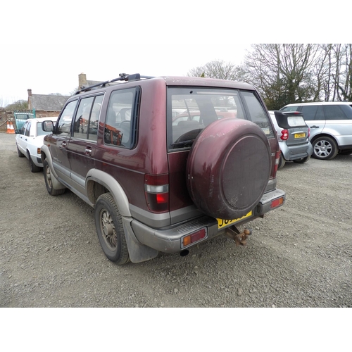 12 - A 2000 Isuzu Trooper 3.0 TDi SUV J69465 (diesel/manual), odometer reading 98,340 miles, airbag light... 