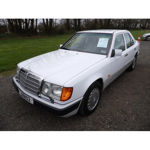 2 - A 1990 Mercedes-Benz 260E 2.6 four door saloon J118102 (petrol/automatic), odometer reading 36,965 m... 