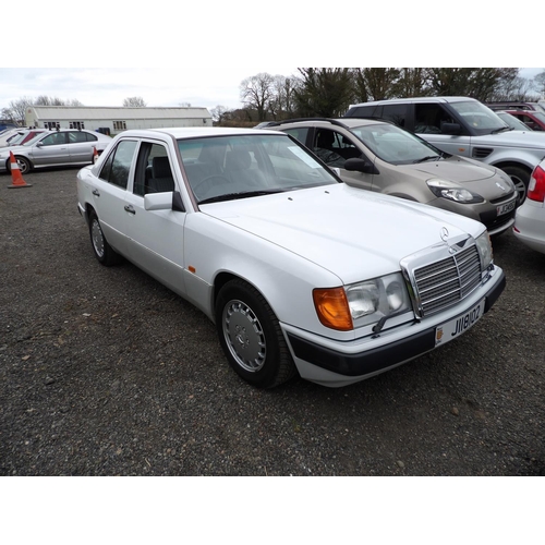 2 - A 1990 Mercedes-Benz 260E 2.6 four door saloon J118102 (petrol/automatic), odometer reading 36,965 m... 