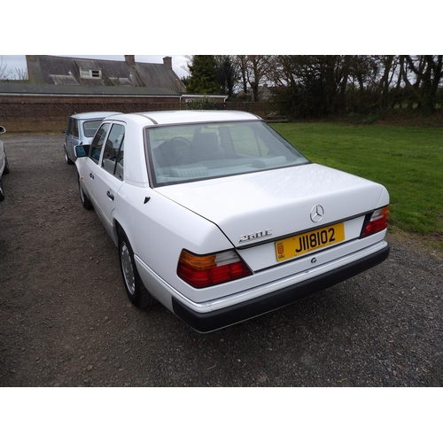 2 - A 1990 Mercedes-Benz 260E 2.6 four door saloon J118102 (petrol/automatic), odometer reading 36,965 m... 