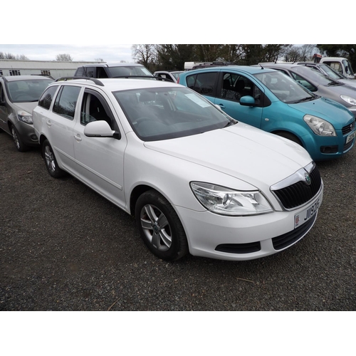 3 - A 2011 Skoda Octavia SE 1.6 estate J119215 (petrol/manual), odometer reading 69,683 miles