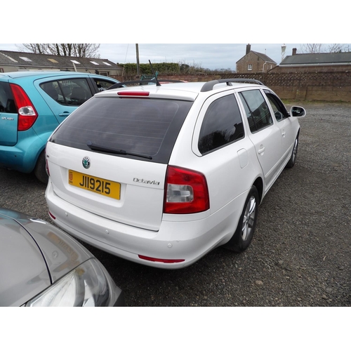 3 - A 2011 Skoda Octavia SE 1.6 estate J119215 (petrol/manual), odometer reading 69,683 miles