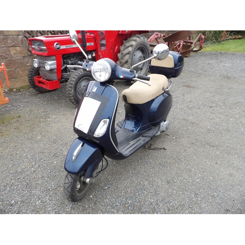 1 - A 2012 Piaggio Vespa LX 125 scooter J112804, odometer reading 26,253 km