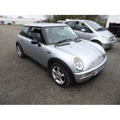 5 - A 2003 Mini Cooper 1.6 three door hatchback J146270 (petrol/manual), odometer reading 152,247 miles