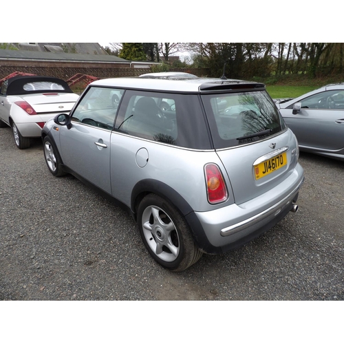 5 - A 2003 Mini Cooper 1.6 three door hatchback J146270 (petrol/manual), odometer reading 152,247 miles