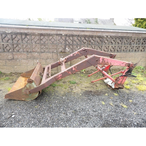 25 - A Massey Ferguson Model 357 tractor mounted fore loader complete with bucket