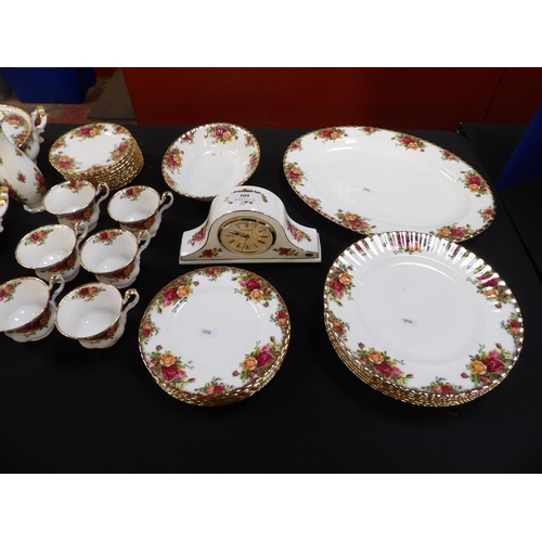 309 - A range of Royal Albert Old Country Roses china