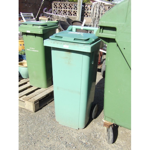 35 - A green PVC wheelie bin