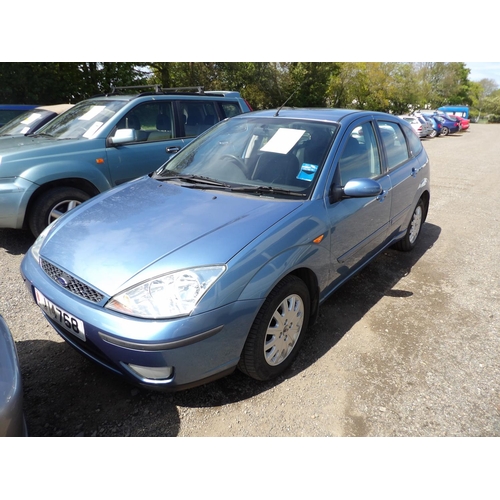 9 - A 2002 Ford Focus Ghia 2.0 five door hatchback J14768 (petrol/manual), odometer reading 40,968 miles